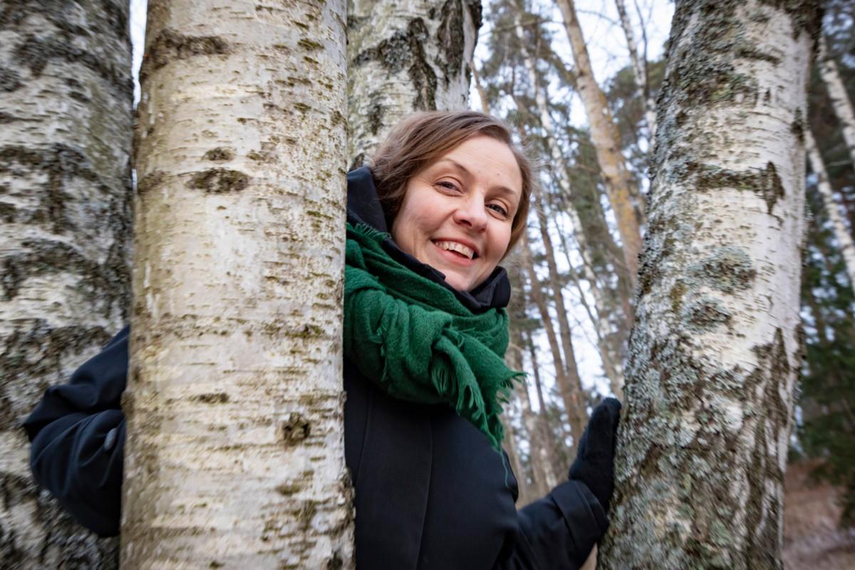 Espoon tuomiokirkkoseurakunnan pappi Päivi Linervo on mukana järjestämässä ekumeenista luontoiltaa. 