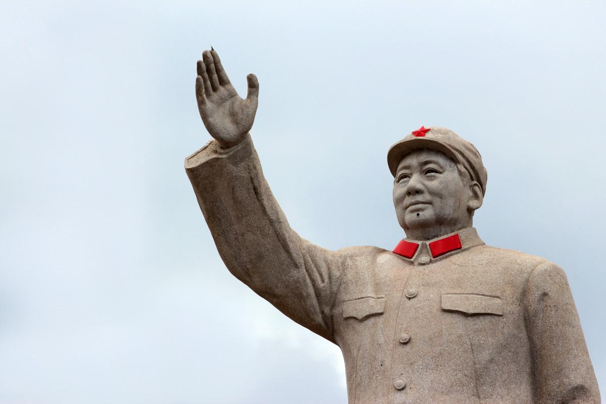 Puhemies Mao Zedongin patsas. Kapitalistisesta talousjärjestelmästään huolimatta Kiina on kommunistisen puolueen tiukan komennon alla ja ihmisoikeustilanne jälleen heikentynyt.