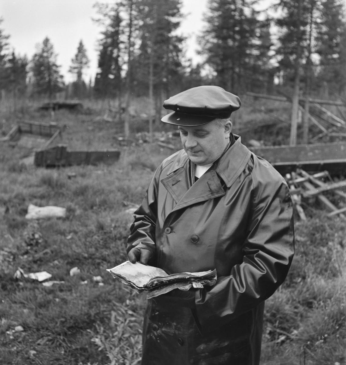 Kuopion piispa Eino Sormunen piti Kekkosta Jumalan Suomelle antamana johtajana. Kuva: Pekka Kyytisen kokoelma/Museovirasto