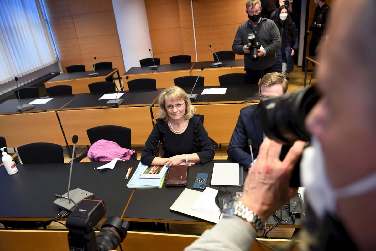 Kristillisdemokraattien kansanedustaja Päivi Räsänen Helsingin käräjäoikeudessa. Räsästä vastaan on nostettu syytteet kolmesta kiihottamisesta kansanryhmää vastaan.