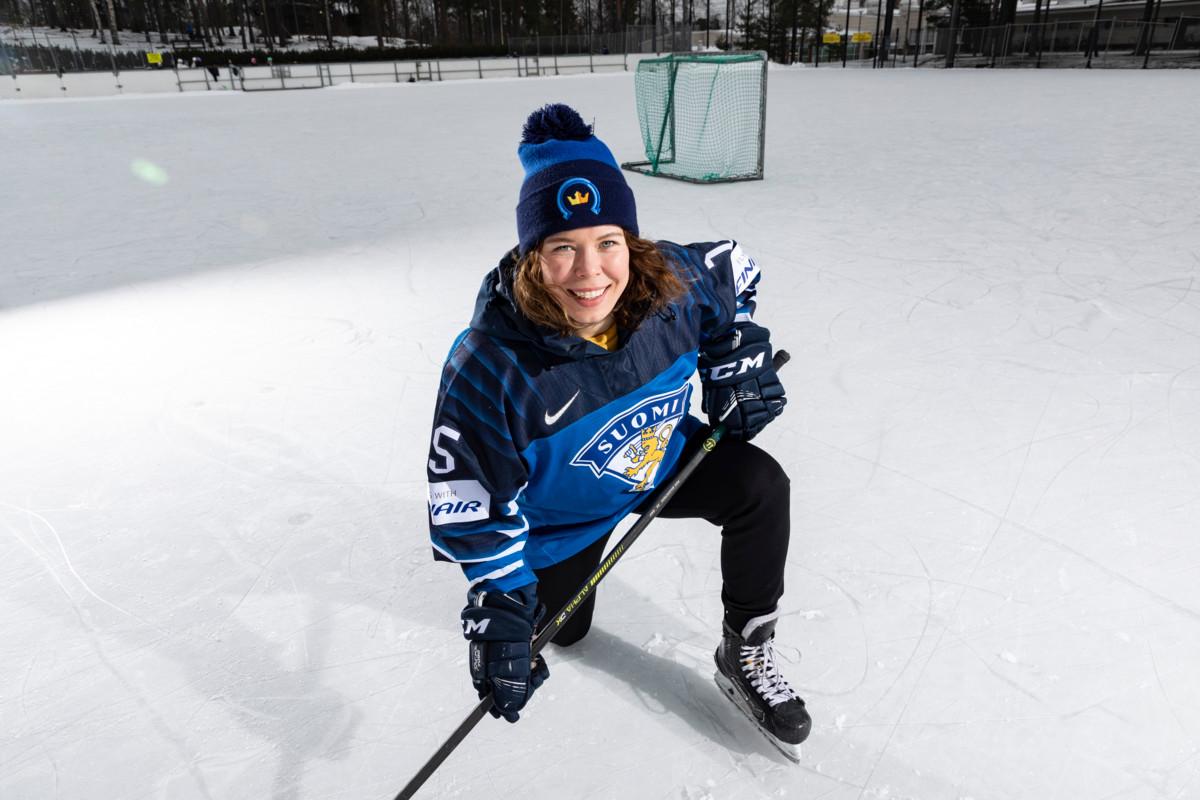 Minttu Tuominen aloitti jääkiekon pelaamisen Vantaalla ja siirtyi sieltä Espooseen.