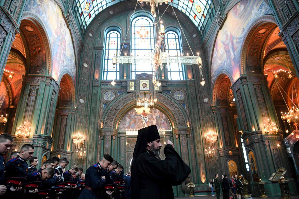 Kasakat osallistuivat kesäkuussa 2020 jumalanpalvelukseen armeijalle omistetussa  katedraalissa Moskovan ulkopuolella. Kirkko sijaitsee armeijan teemapuistossa. Kirill Kudryatsev/AFP/Lehtikuva