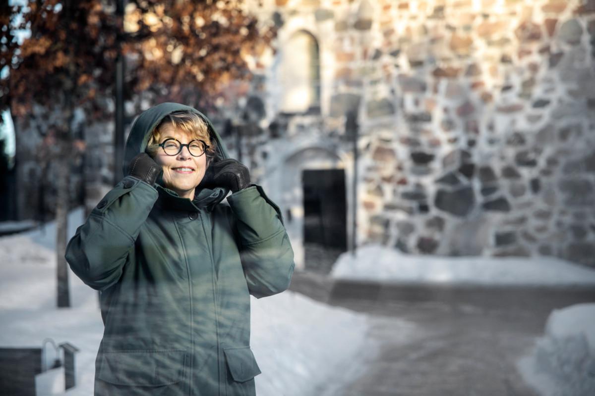 – Olemme niin riippuvaisia luomakunnasta, että meitä ei yksinkertaisesti olisi ilman sitä kaikkeutta, jonka osaksi Jumala on meidät luonut, Kaisamari Hintikka sanoo.