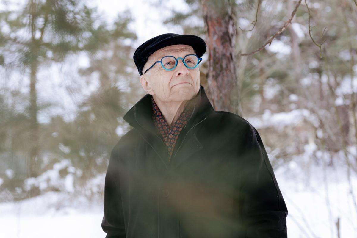 Teologian tohtori Eero Junkkaala on kirjoittanut yli 50 kirjaa. Kirjassaan Viides herätysliike – näin minä sen näen (Kirjapaja 2016) kertoo viidennen herätysliikkeen historiasta ja omista kokemuksistaan.