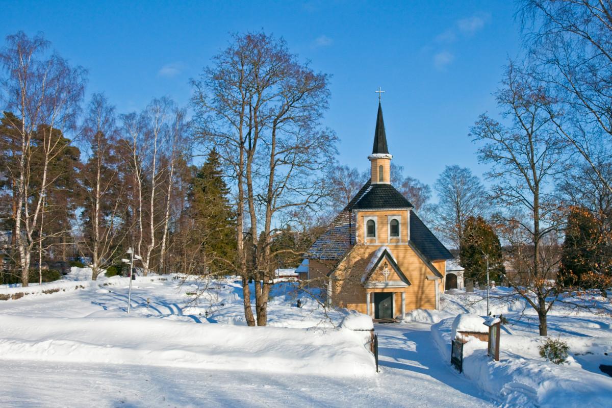 Vuonna 1954 kirkko maalattiin seurakuntalaisten toivomuksesta keltaiseksi. Perinteinen paanukatto on tervattu viimeksi vuonna 2000.