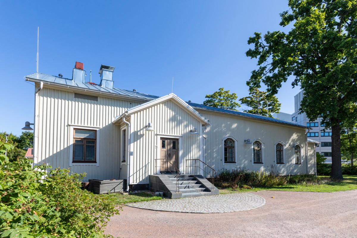 Perkkaan kappeli oli hirsirakenteinen. Se joutui tuhopolttoyrityksen kohteeksi vuonna 2009. Kuva: Esko Jämsä.