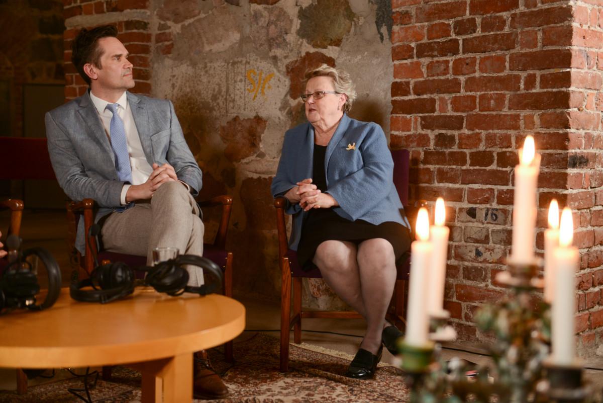 Helena Ranta muistutti, että toisen maailmansodan jälkeen sodat ovat olleet usein maiden sisäisiä konflikteja. – Venäjän ”erityisoperaatio” on paluuta vanhaan perinteiseen, sillä sotaahan tämä on, hän sanoi.