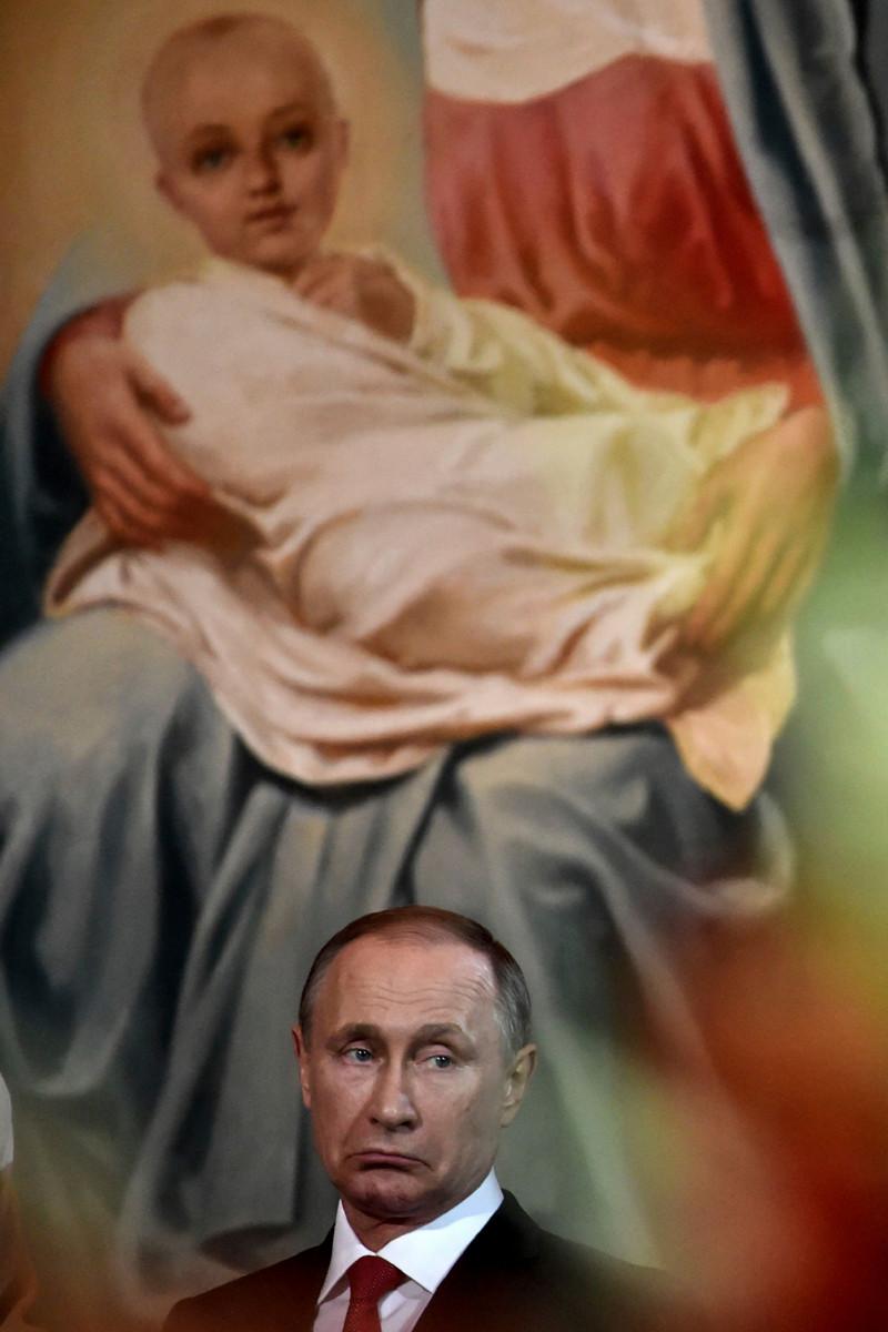 Vladimir Putin kävi pääsiäisenä 2016 Kristus Vapahtajan katedraalissa Moskovassa. Kuva: Kirill Kudryavtsev / AFP / Lehtikuva.
