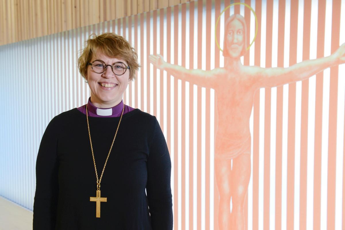 Espoon hiippakunnan piispa Kaisamari Hintikalle Lyyti-ehdokkuus tuli mieluisana yllätyksenä. 