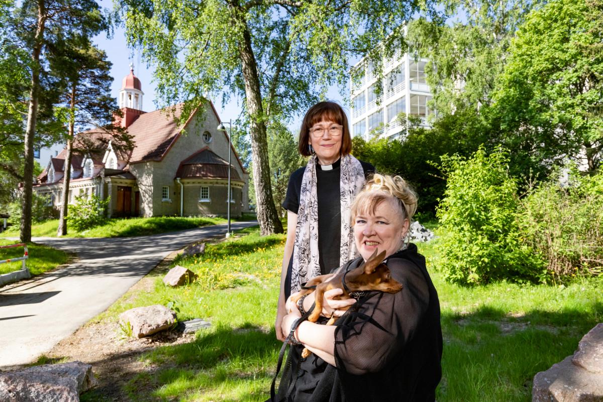Koskelan seniorikeskuksen johtaja Anneli Walldénin ja sairaalapappi Pirkko Linderin mukaan vanhuus on nykyään aktiivinen elämänvaihe.