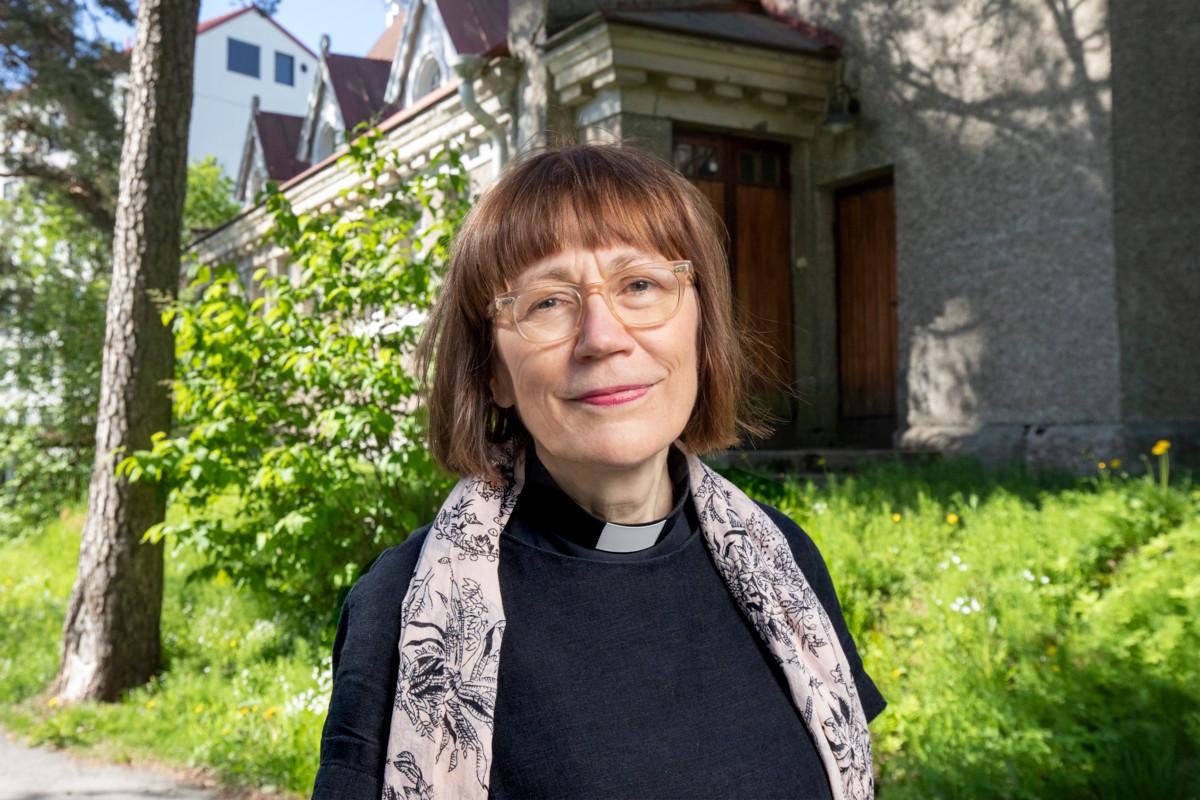 Koskelan seniorikeskuksen sairaalapappi Pirkko Linderin mielestä vanhuus pitää nähdä merkityksellisenä vaiheena elämässä. – Ihmisinä toivomme, että elämämme tulisi eletyksi omannäköisesti. Silloin on ehkä myös valmiimpi vastaanottamaan kuoleman.