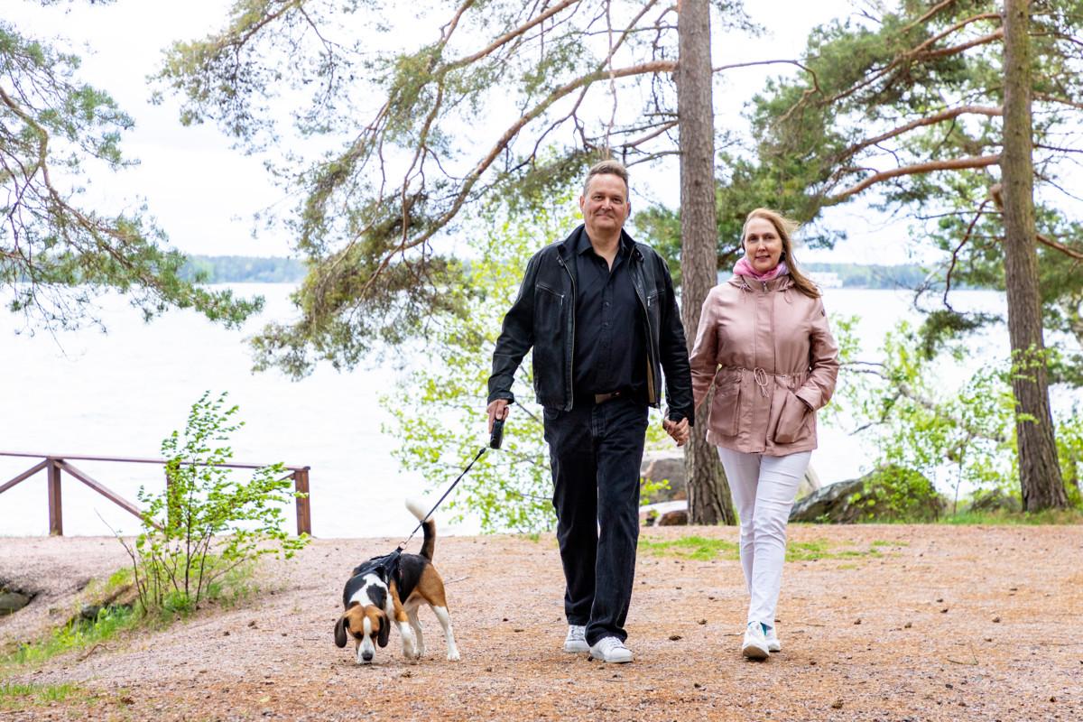 Petri ja Kirsi Satosalmi viettävät tänä juhannuksena helmihääpäiväänsä.