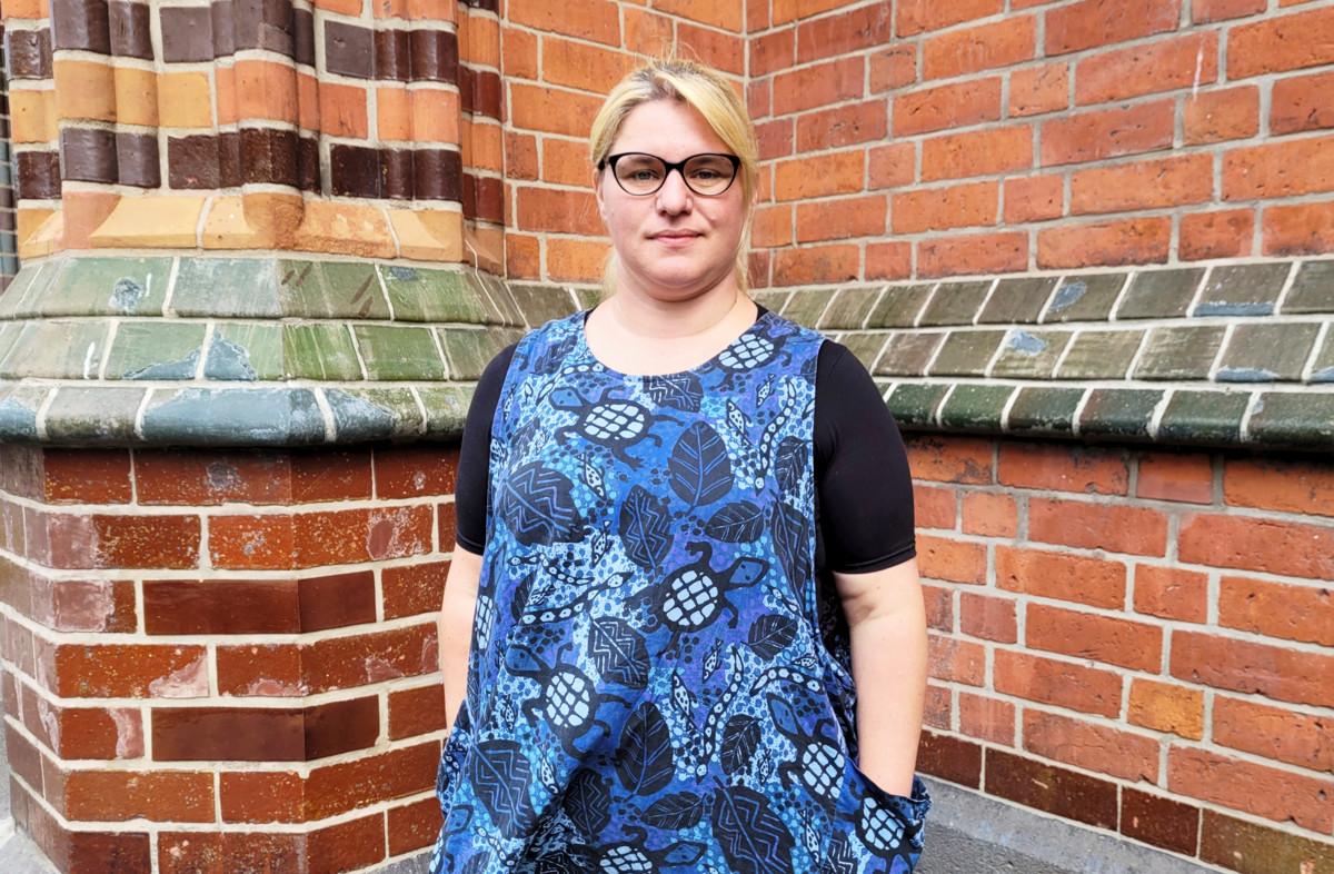 − Pappina minulla on mahdollisuus auttaa hädässä olevia, joten ilman muuta teen sen, Carmen Khan sanoo. Kuva: Maarit Lukkarinen