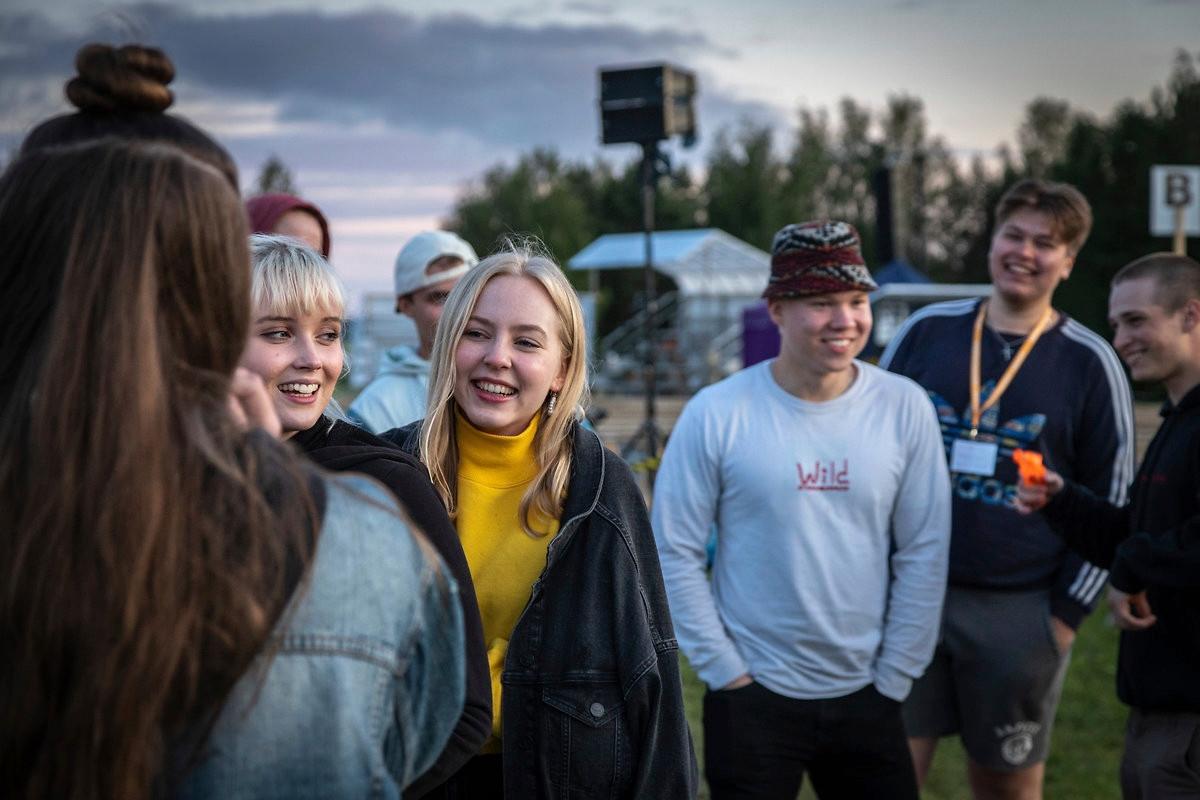Yöveisuut Nivalan herättäjäjuhlilla 2019 kiinnostivat nuoria. Kuva: Mika Nuorva/Herättäjä-Yhdistys