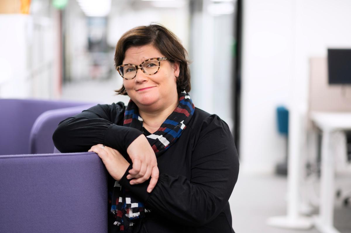 Diakonian ja kehityksen päällikkö Pauliina Parhiala muutti puoli vuotta sitten Tansaniasta takaisin Suomeen. Hänet vihittiin toukokuussa papiksi.