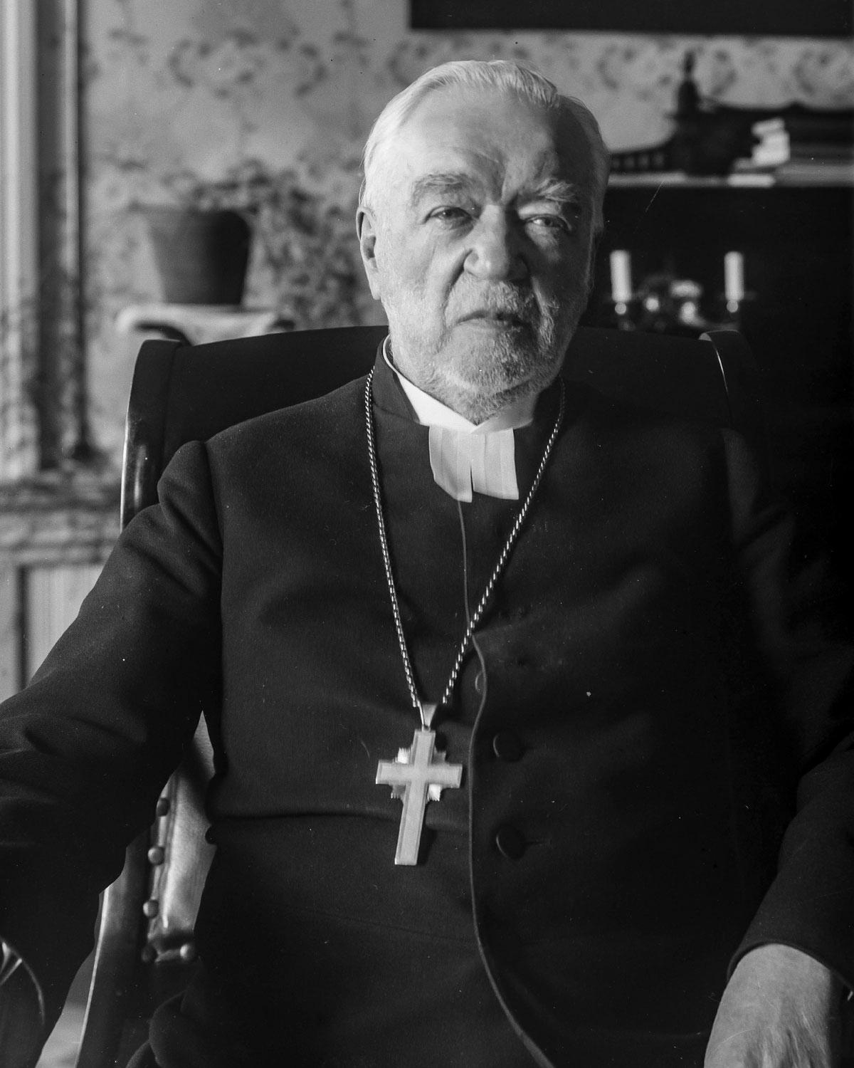 Arkkipiispa Gustaf Johansson kannatti eronneiden vihkimistä.