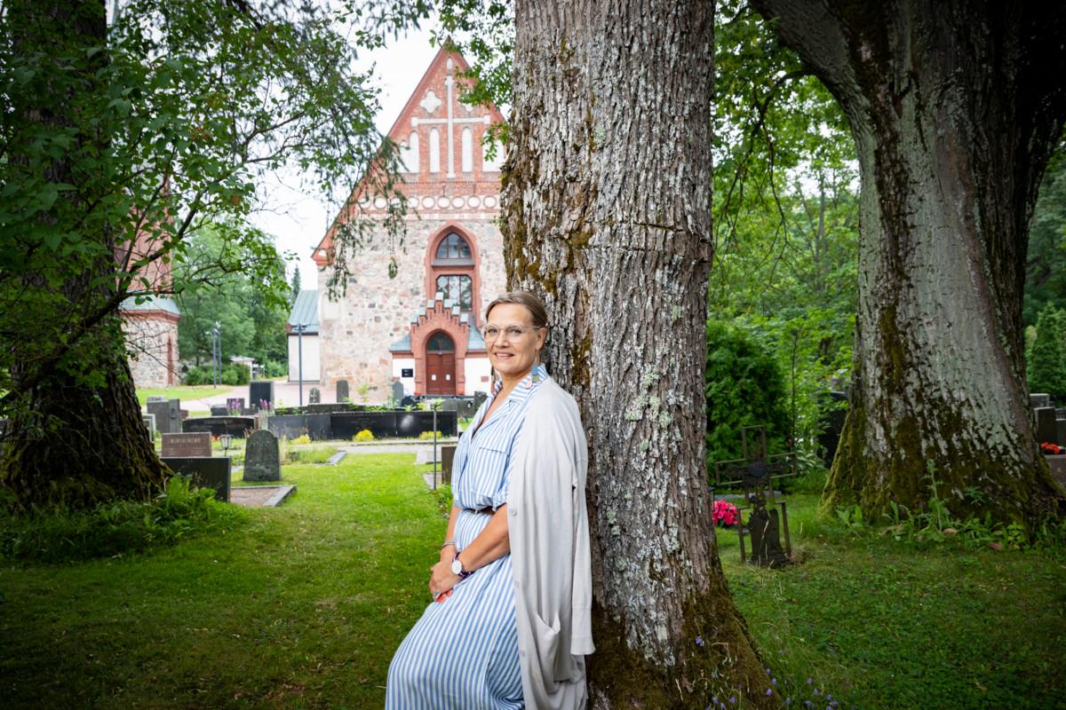 Pyhän Laurin kirkon opas Paula Rajala on harrastanut historiaa nuoresta lähtien kirjallisuuden, elokuvien ja matkustamisen kautta. 