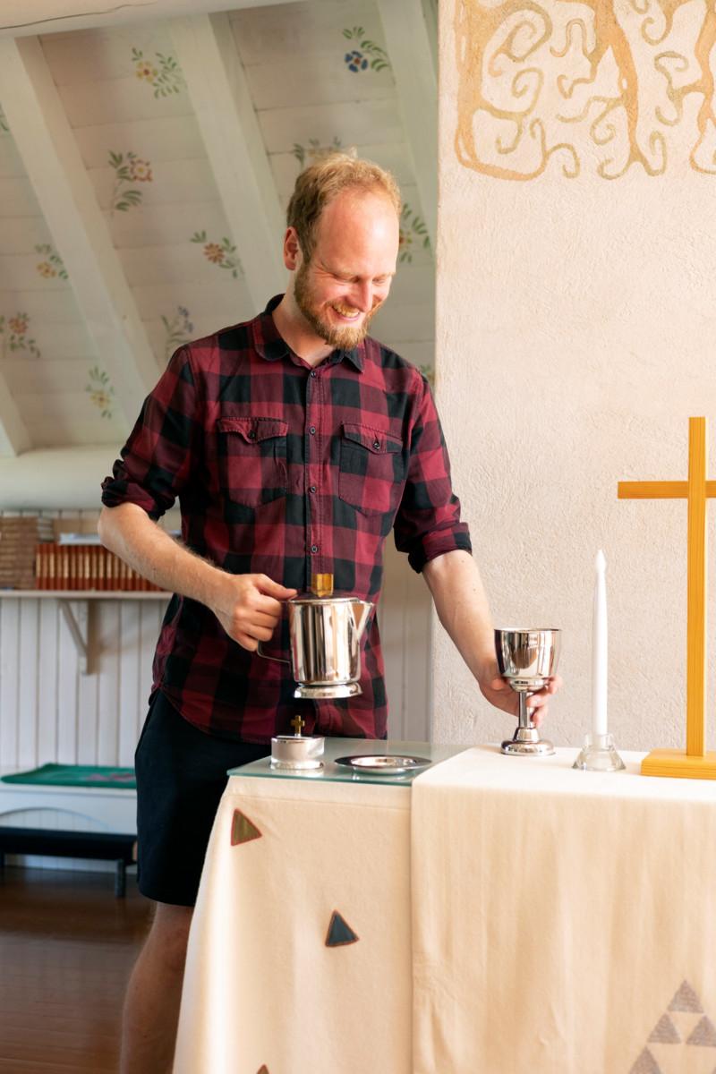 Pappi Heikki Hietasen mukaan nuoret osaavat ja uskaltavat kyseenalaistaa rippikouluopetusta, eivätkä päästä ohjaajia helpolla. 