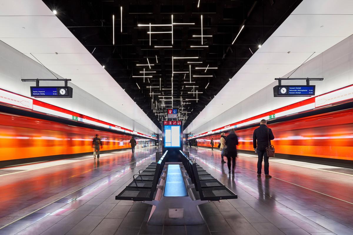Helsingin metron jatke, länsimetro, avattiin vuonna 2017. Kuvassa Keilaniemen asema saman vuoden joulukuussa. Kuva: Lev Karavanov/Istock