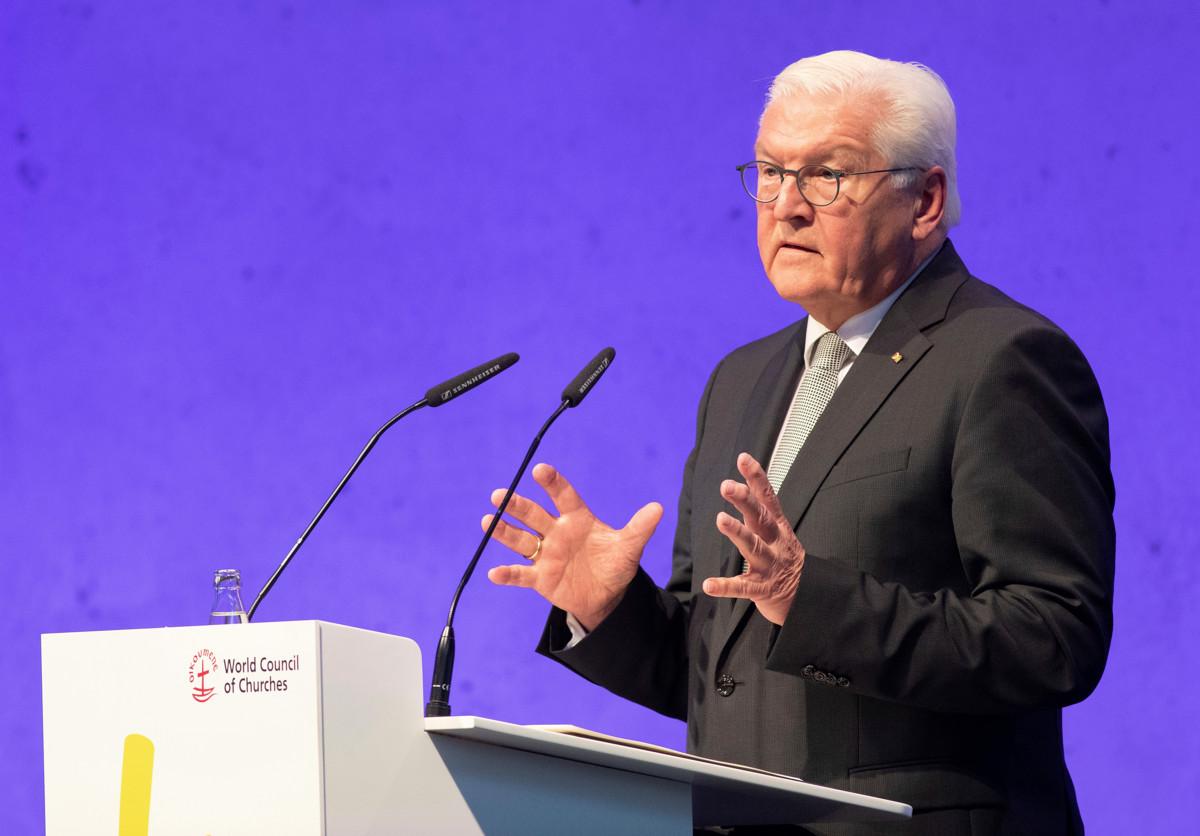 Saksan liittopresidentti Frank-Walter Steinmeier piti Kirkkojen maailmanneuvoston kokouksen avajaispuheen 31.8. Siinä hän kritisoi Venäjän ortodoksisen kirkon tukea sodalle. Kuva: Mike DuBose/WCC