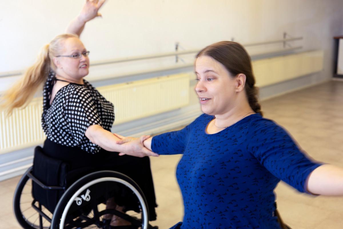 Tiina Uimonen on parinsa Birgitta Starastin kanssa menestynyt sekä koti- että ulkomaan tanssikilpailuissa.