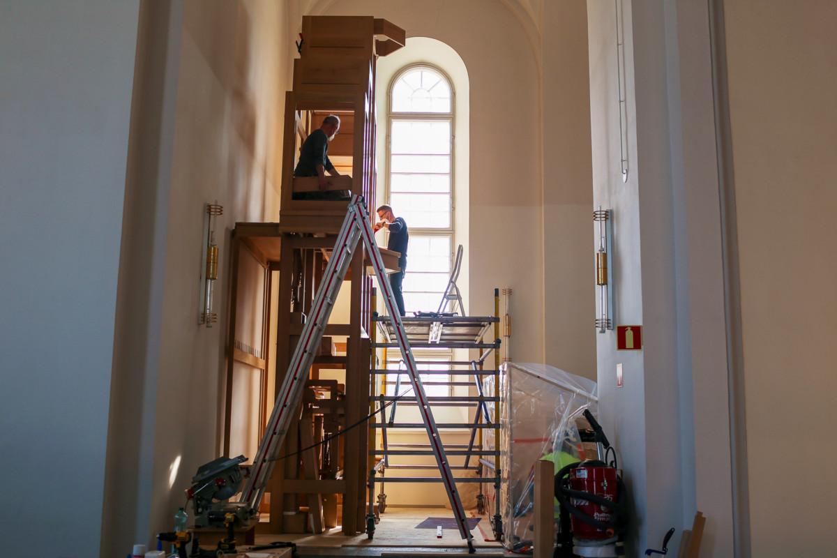 Suomenlinnan kirkko remontoitiin huhtikuussa 2021, ja sinne rakennettiin myös uudet urut. Kuva: Joonas Vohlakari