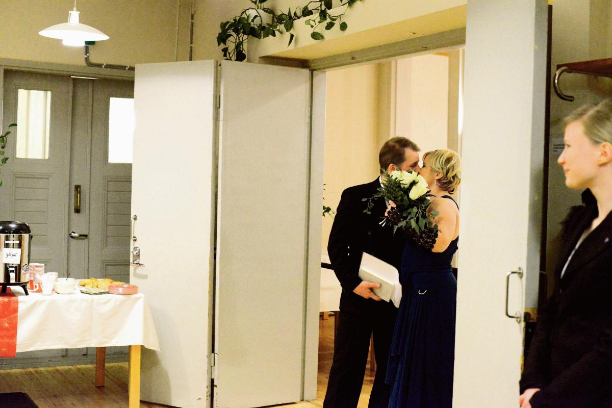 Naimisiin! Espoolaiset Jyrki ja Minna Maarit Pere avioituivat pienten häiden päivänä 12.12. 2012 Perkkaan kappelissa. Pienten häiden päivän järjesti Espoon seurakunnat.