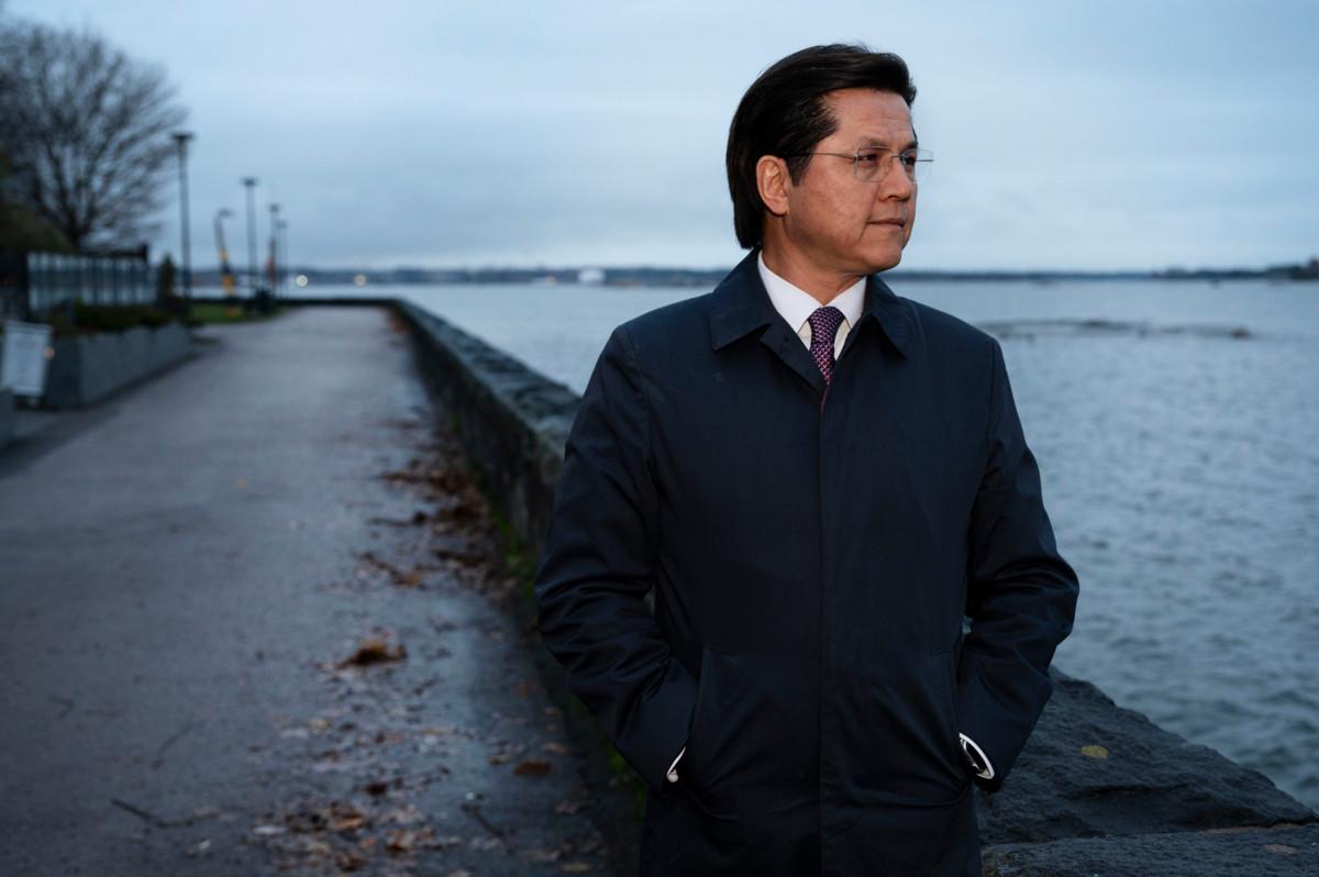 – Surullisinta on, että en saa koskaan takaisin sitä aikaa perheeni kanssa, jonka Kiinan kommunistinen puolue minulta vei. Isäni kuoli keväällä. En saanut halata äitiäni, joka oli hänen kanssaan naimisissa 58 vuotta ja synnytti minut karmeissa oloissa, Nury Turkel sanoo.