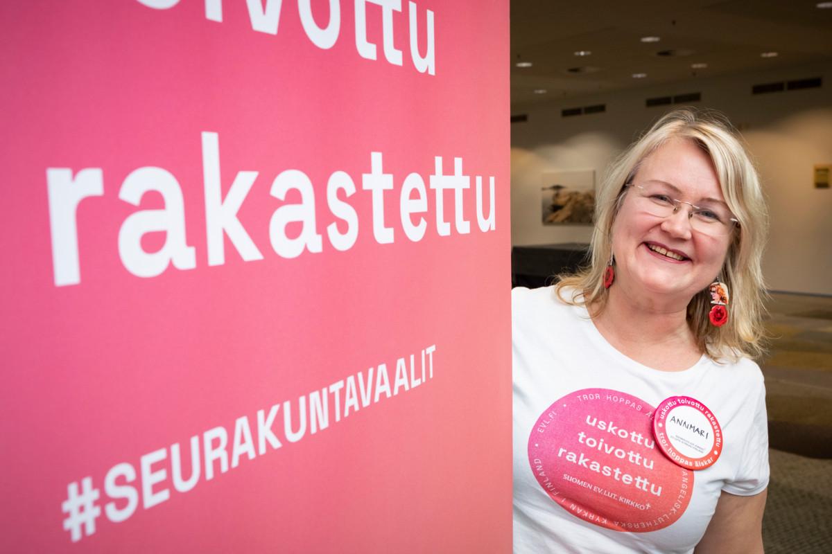 Annmari Salmelan mielestä hyvä peruste äänestää seurakuntavaaleissa on se, että silläkin tavoin jokainen voi lisätä oman asuinalueensa hyvinvointia.