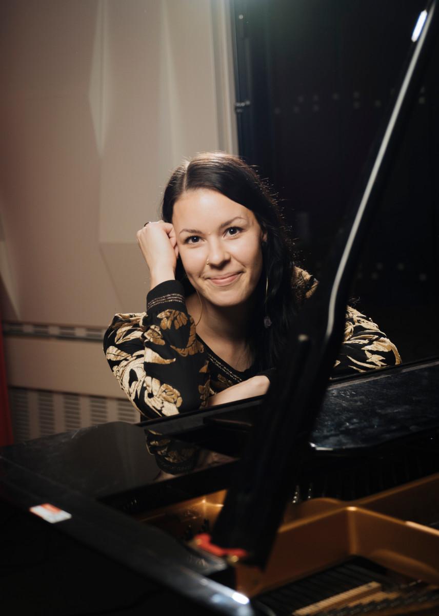 Amanda Mäläskä tekee musiikkia artistinimellä Awa.