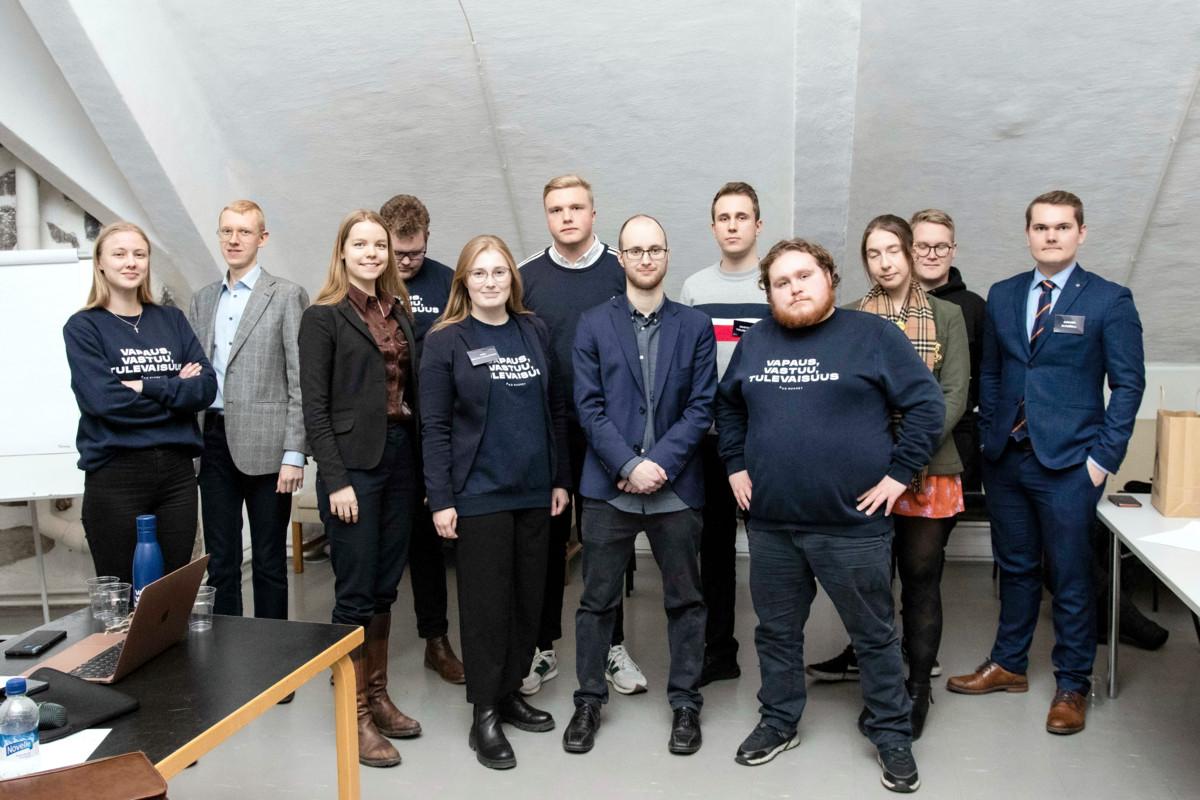 KD Nuorten mielestä Jumala ei tarvitse Suomen lainsäädännön antamaa suojaa. Kuvassa KD Nuorten hallituksen jäseniä Turussa 19.–20. marraskuuta pidetyssä vuosikokouksessa.