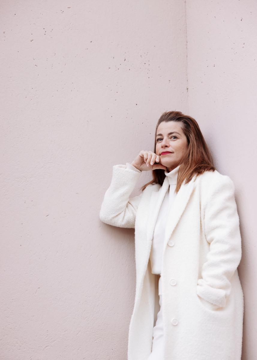 – Suru on asettunut osaksi omaa todellisuutta. Lapsuuden muistoesineet, valokuvat ja jotkut tuoksut tuovat veljen lähelle, Marianne Heikkilä kertoo.