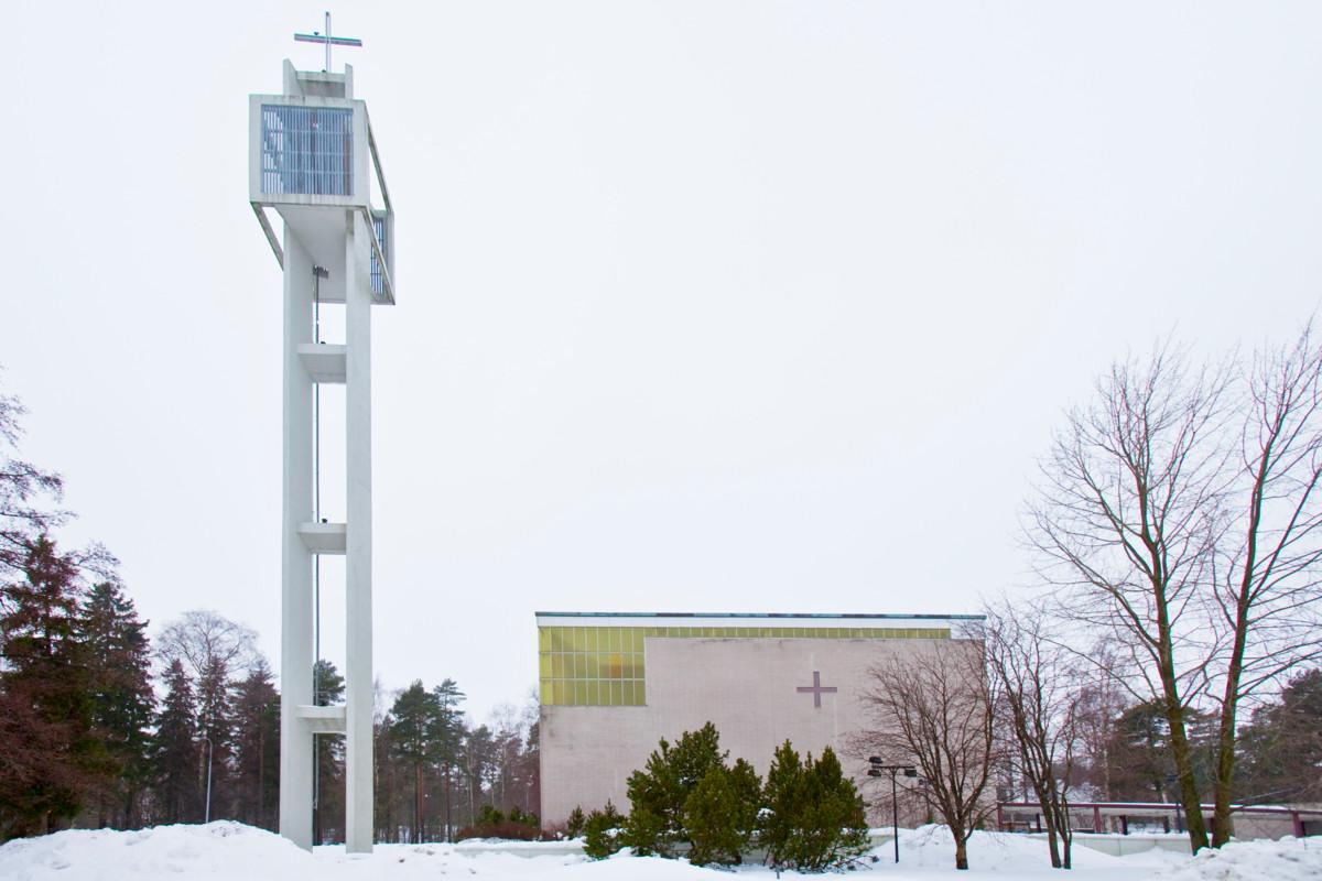 Munkkivuoren kirkko ei ole enää Munkkiniemen seurakunnan käytöstä vuoden 2025 alussa. Mitä 60-lukulaiselle kirkolle sitten tapahtuu, on vielä epäselvää.