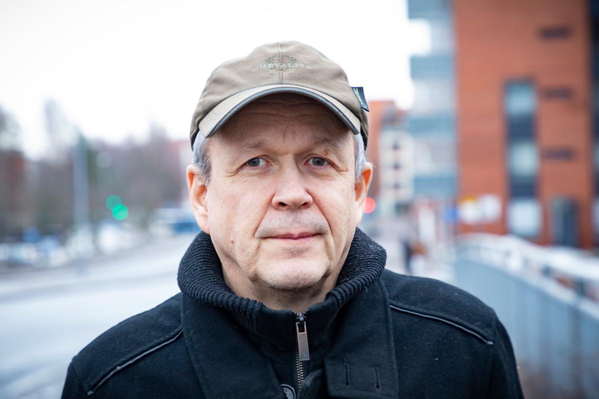 Ilkka Väisänen työskentelee tiedottajana Helsingin ja Uudenmaan Näkövammaiset ry:ssä. 