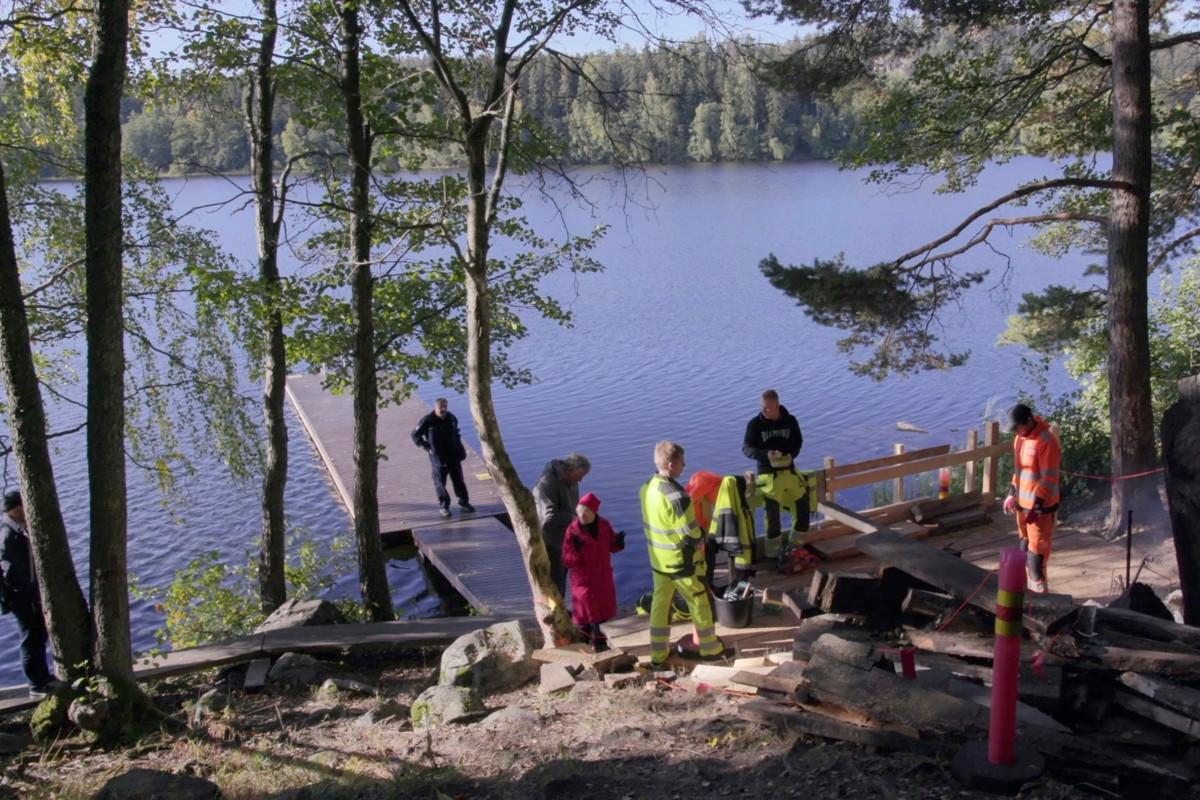 Ojoisten avovankilan vangit rakentavat näköalatasannetta kansallispuistoon. Vapausrangaistuksen suorittamisen jälkeen on tarkoitus palata yhteiskunnan jäseneksi.