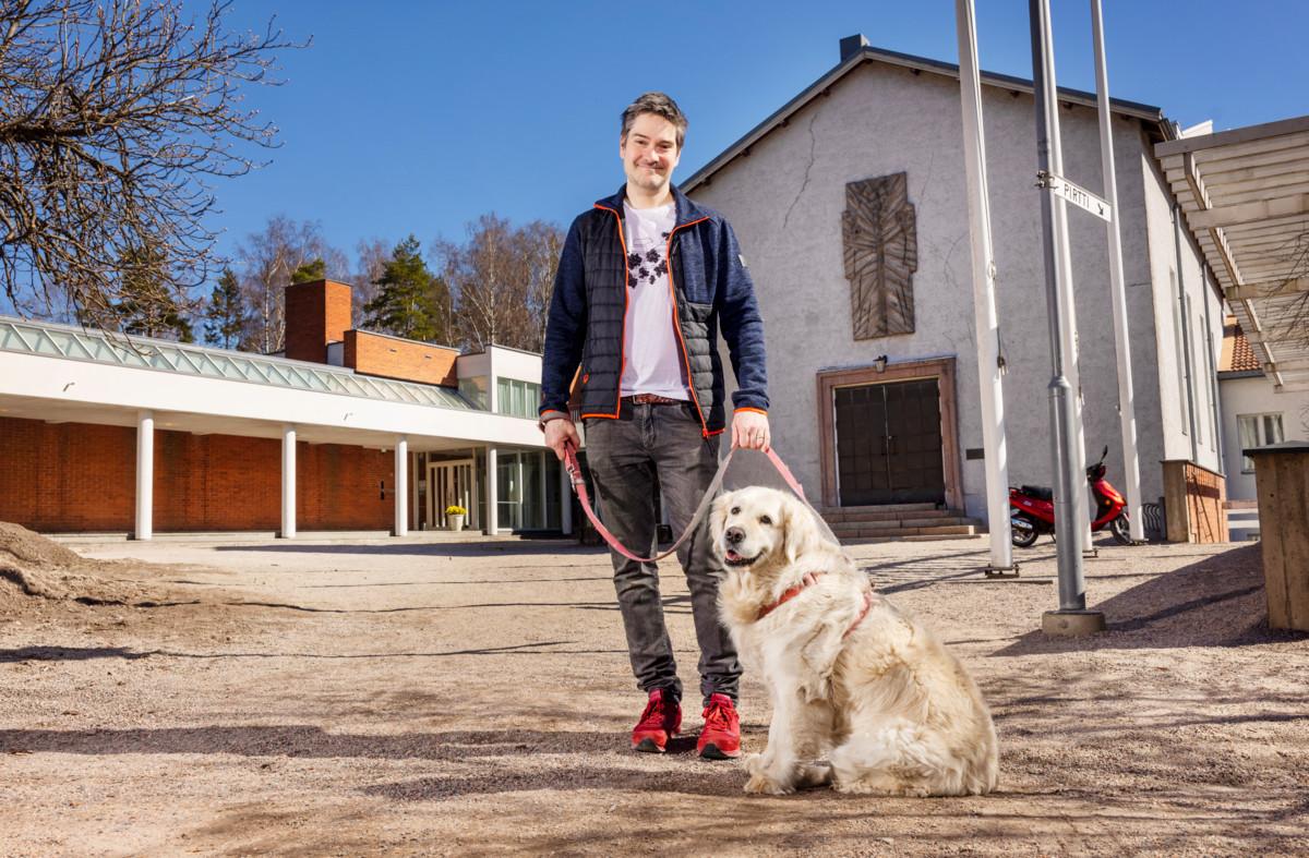 Henri Alénin Pakilan kirkosta innostunut Selja-koira on Instagram-julkkis. 