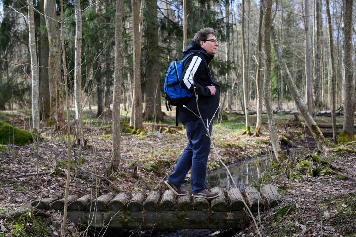 – Luonnossa liikkuessa mieli rauhoittuu ja voi mietiskellä yhtä jos toistakin asiaa, sanoo Petteri Soini, joka osallistuu kesäkuun alussa Suvivirsipyhiinvaellukselle.