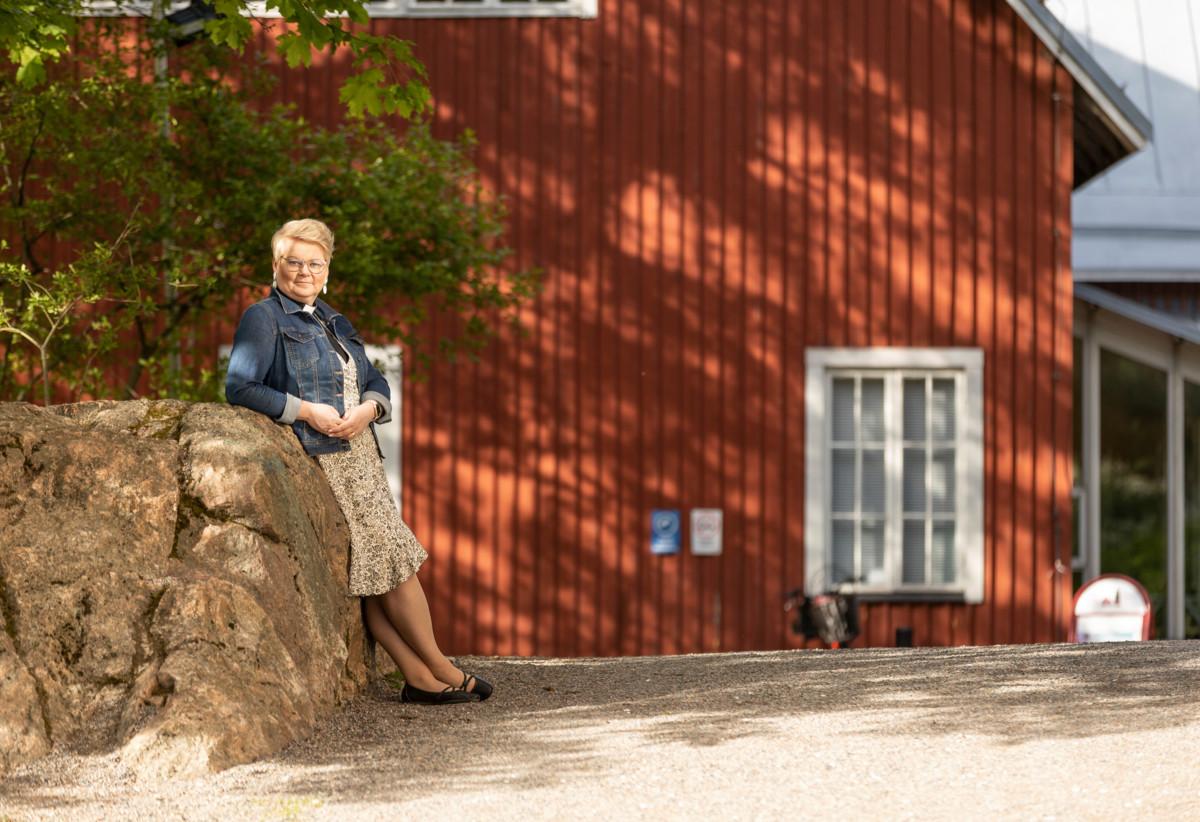 Haagan seurakuntaneuvosto valitsi Haagan vs. kirkkoherra Mari Mattssonin vakituiseksi kirkkoherrakseen. Aikaisemmin Mattsson on työskennellyt erityisesti Kallion seurakunnassa.