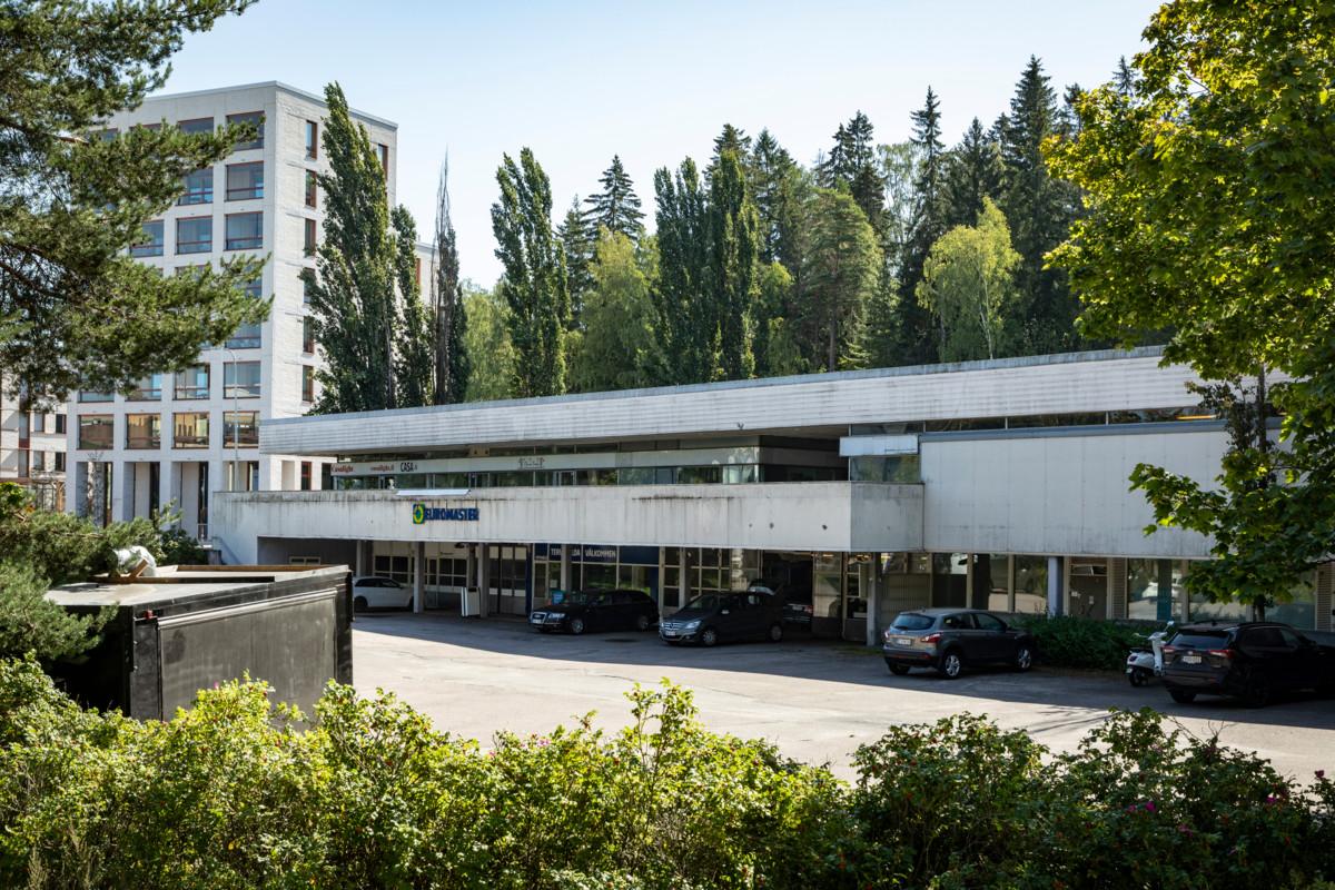 Lehtisaaren ostoskeskus on rakennettu vuonna 1966. Vasemmalla näkyvä kerrostalo valmistui tänä vuonna.