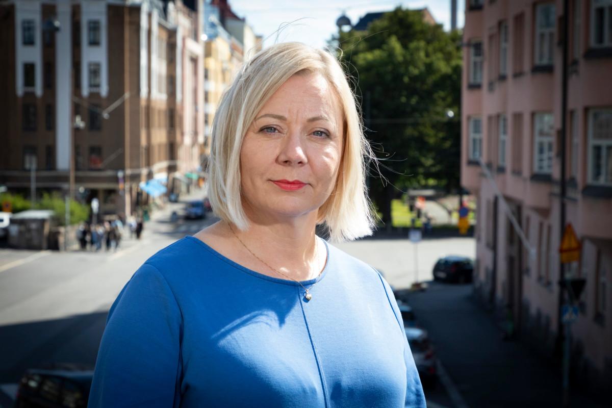 Mieli ry:n itsemurhien ehkäisykeskuksen päällikkö Marena Kukkosen mukaan itsetuhoisuuteen liittyy nykyään vähemmän häpeää kuin ennen.