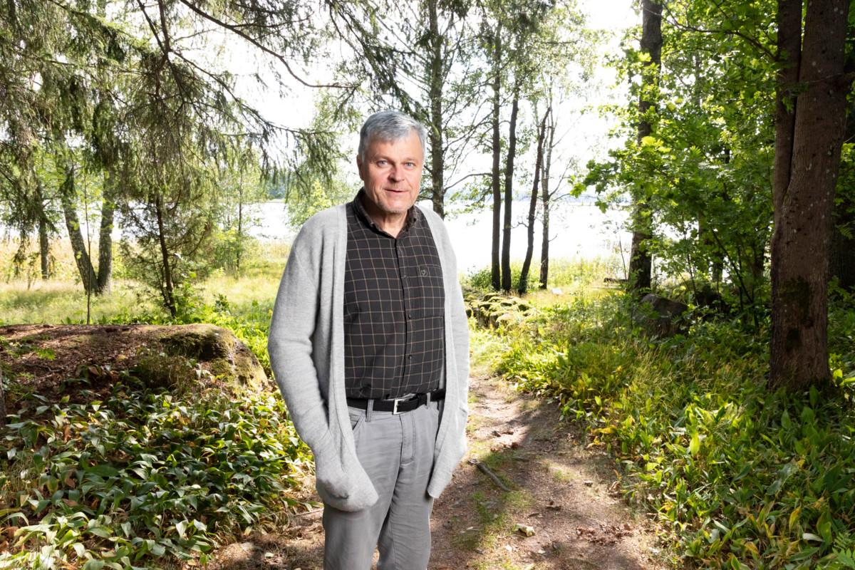 Juha Tanska toimii kouluttajana muun muassa meditatiivisen valokuvauksen kurssilla Haminassa.
