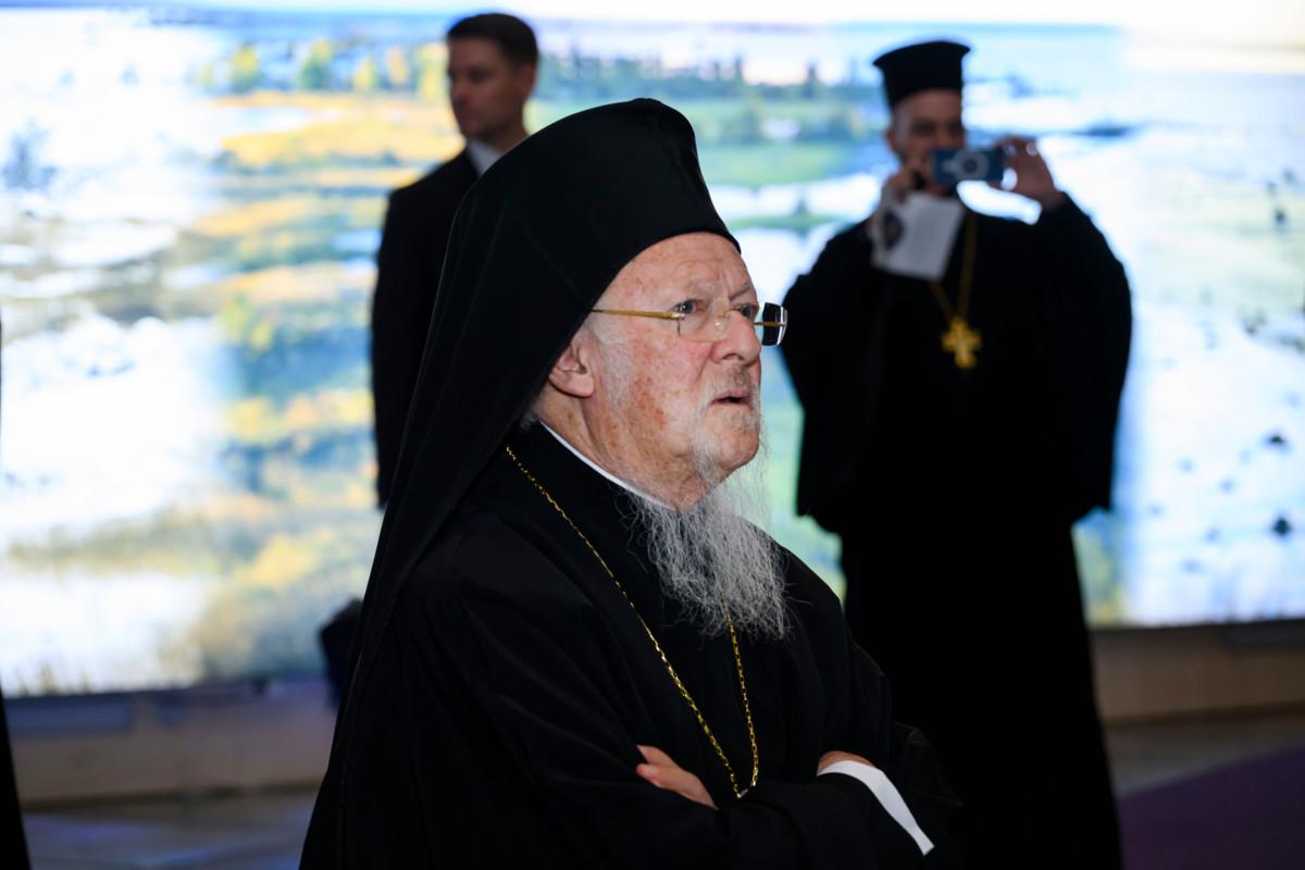 Ortodoksisen maailman hengellinen johtaja Patriarkka Bartolomeos on esiintymisissään pitänyt esillä ympäristö- ja ilmastokysymyksiä. Maanantaina hän tutustui luontokeskus Haltiaan Nuuksiossa.