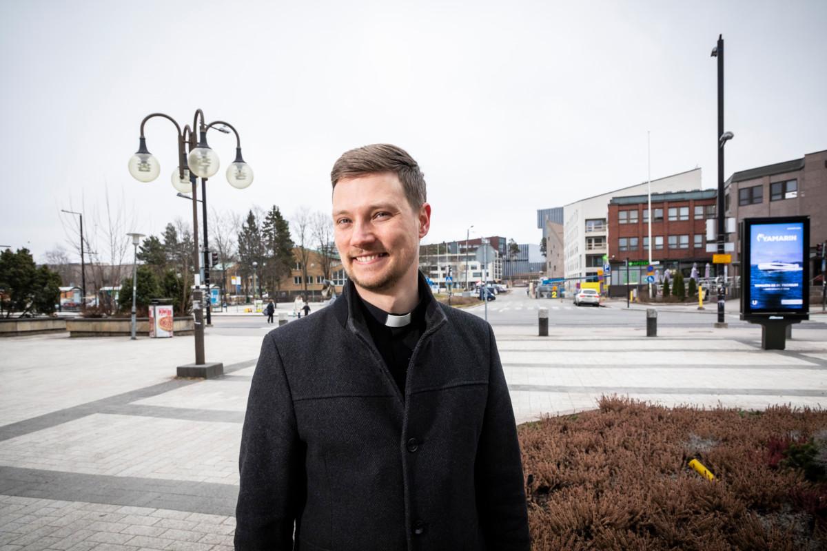 Kristian Willis valittiin Vanda svenska församlingin kirkkoherraksi 2021. Päätöksestä tehtiin oikaisupyyntö ja valitus, joka nyt raukesi sovitteluratkaisuun.