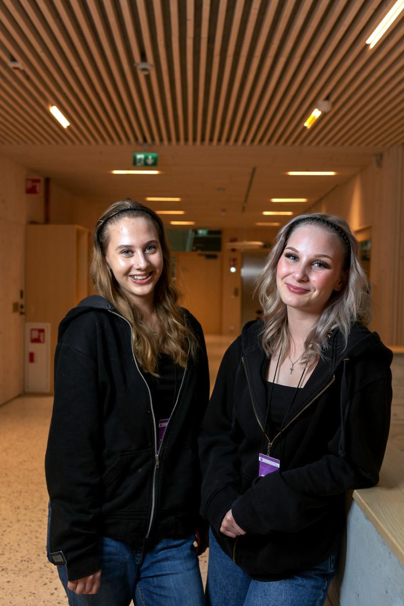Sofia Toivanen ja Anni Kivelä kokevat, että kerhon ohjaaminen sopii monenlaisille nuorille, jotka ovat valmiit ottamaan vähän vastuuta ja kehittämään itseään. 