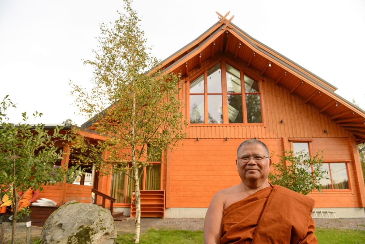 Thaibuddhalainen Watbuddharama-temppeli Nurmijärvellä avattiin vuonna 2022. Sen toimintaa johtaa apotti Pra Mahanual.