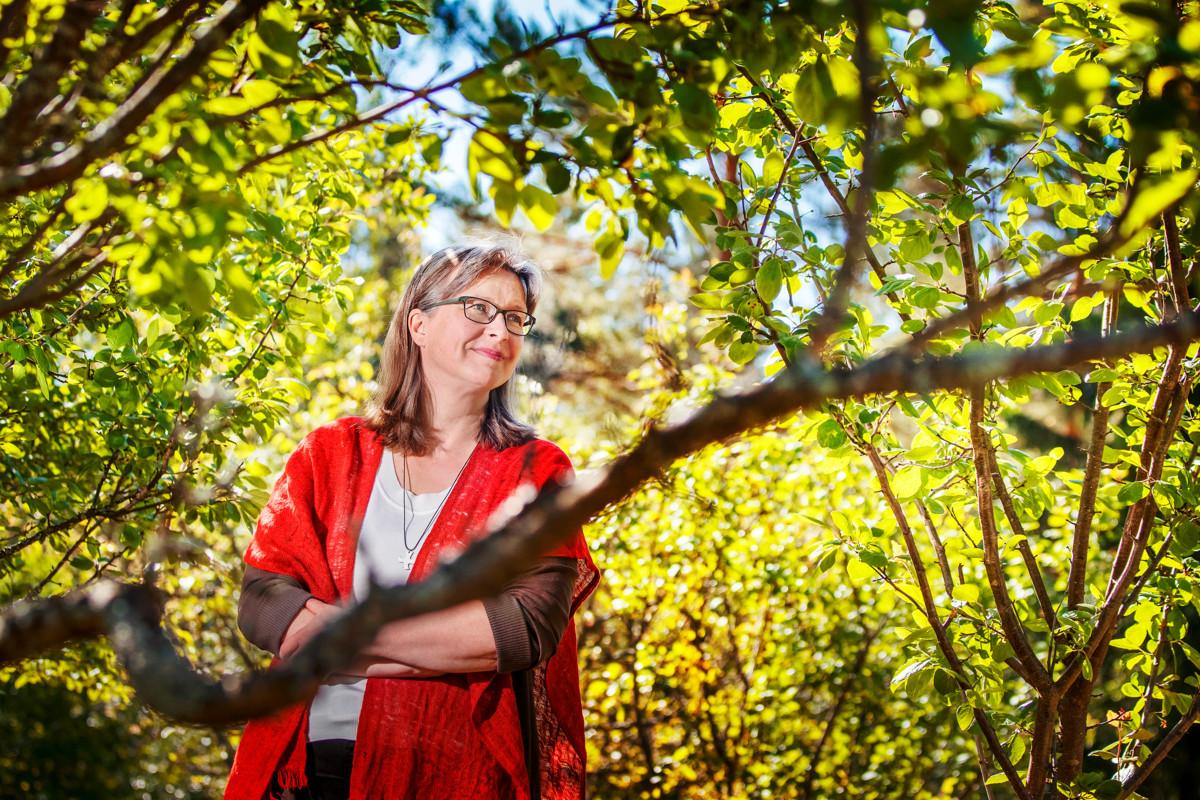 Ekoteologi Pauliina Kainulainen näkee paavin ajatuksissa yhtäläisyyksiä suomalaisen Kohtuus-liikkeen toimintaan.