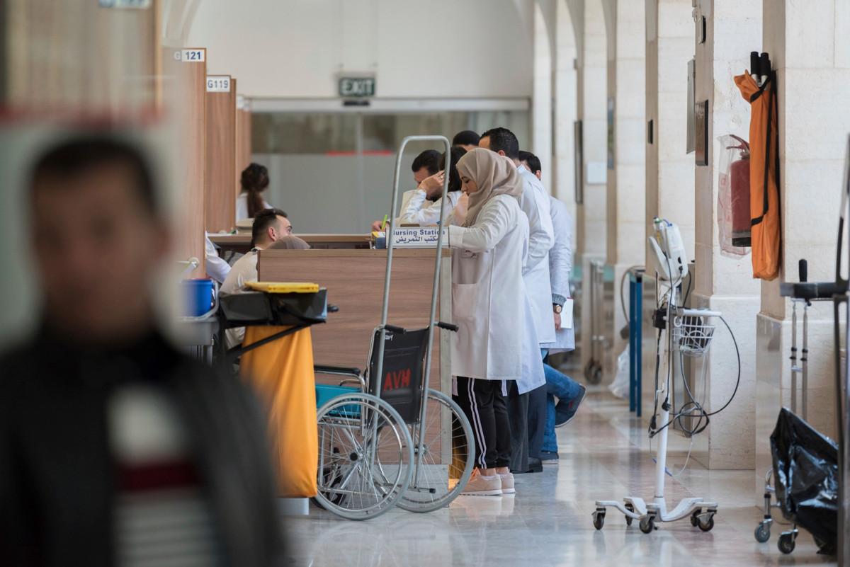 Augusta Victoria -sairaalan työntekijöitä. Sairaala sijaitsee Itä-Jerusalemissa. Kuva: Albin Hillert/LWF