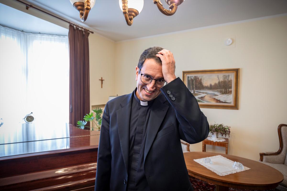 – Suomalaisuutta ja luterilaisuutta on välillä vaikea erottaa toisistaan, isä Raimo Goyarrola sanoo. 