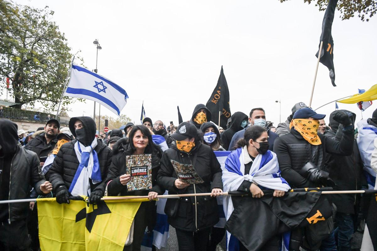 105 000 ihmistä marssi Pariisissa antisemitismiä vastaan. Lisäksi muualla maassa vastaaville marsseille osallistui noin 80 000 ihmistä. Kuva: Isa Harsin/SIPA/Lehtikuva