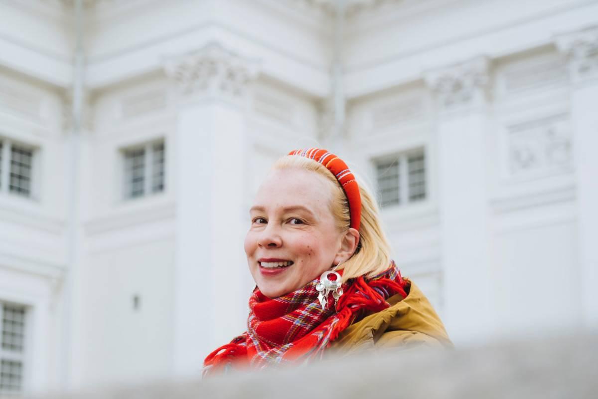 Inarista kotoisin oleva Pirita Näkkäläjärvi asuu ja työskentelee Inarissa ja Helsingissä.